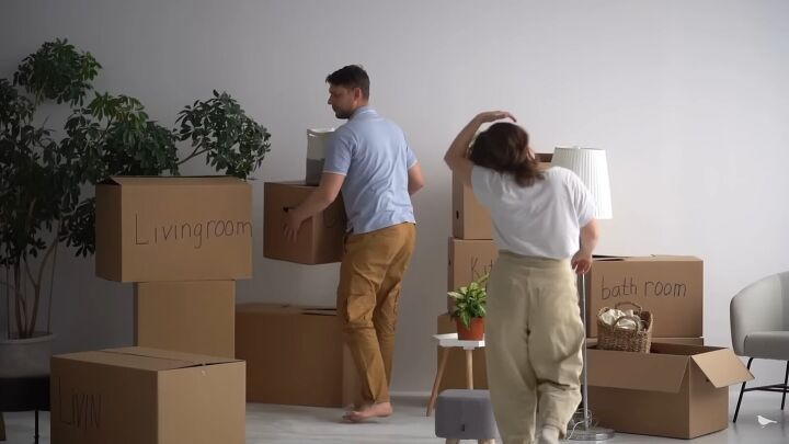 minimalism vs abundance, Moving boxes