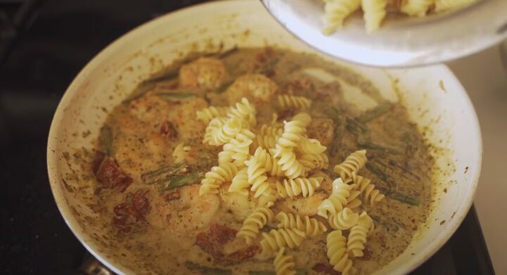 meal prep ideas, Making pesto pasta