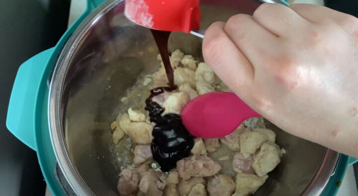 Making General Tso’s chicken