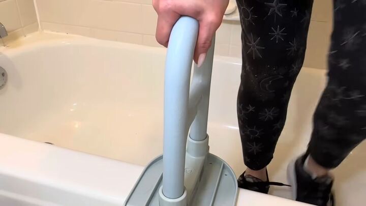 Tub safety handle
