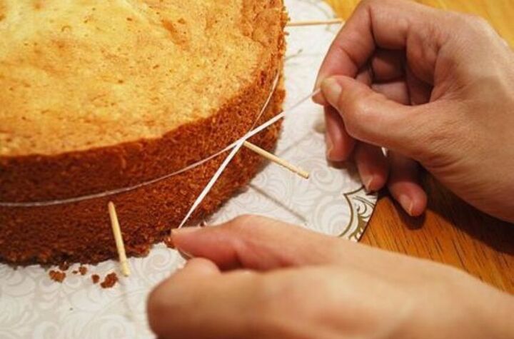 10 unexpected ways to use dental floss, Dental floss Your next best cake hack