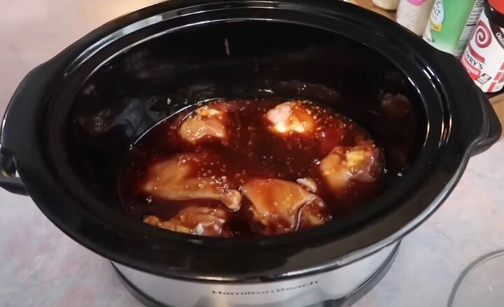 easy slow cooker recipes, Making honey garlic chicken thighs