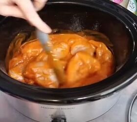easy slow cooker recipes, Making buffalo chicken sandwiches