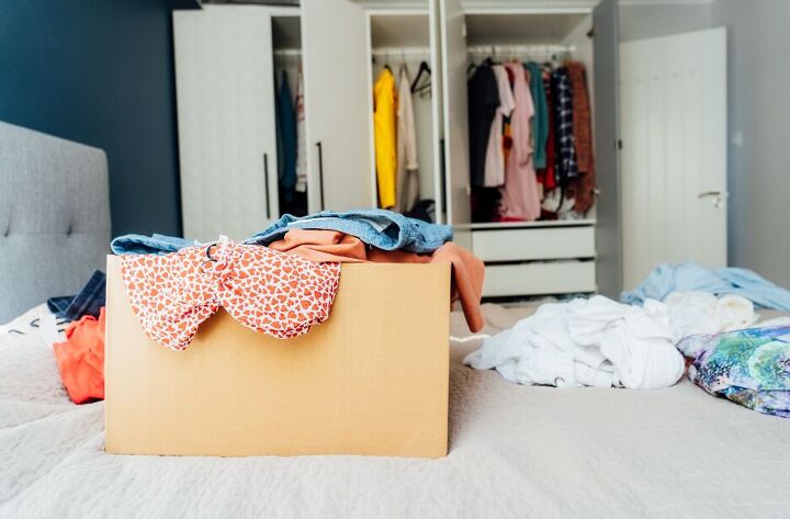 cost of minimalism, Decluttering closet