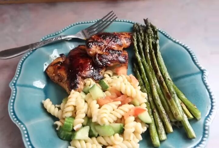 easy family meal ideas, Honey Buffalo garlic chicken with pasta salad