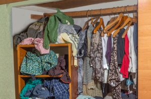 If you're struggling to declutter your closet, check out these powerful tips!
