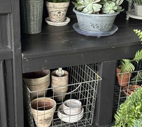 Need a place for your gardening supplies? Use these ways to organize a potting bench with style!