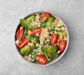 Quinoa salad with chickpeas and veggies - image via Canva