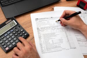 31 genius hacks for living frugally on a single income