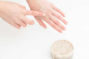 12 low-key, minimalist beauty tips to look naturally pretty all day long