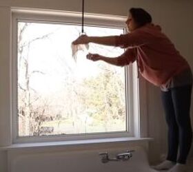 33 1 minute cleaning tasks to transform your home, Cleaning the light fixture