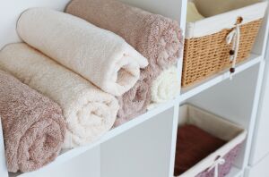 How to declutter your linen closet & keep clean bedding super fresh
