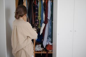7 compelling reasons that'll fire up your motivation to declutter clothes
