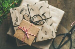 7 minimalist gift ideas to simplify gift-giving in this busy season