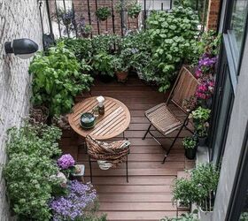 Here are some simple ideas to turn your balcony into a cozy, green oasis