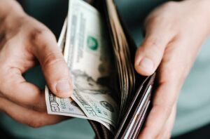 8 ways to ACTUALLY stick to your budget plans