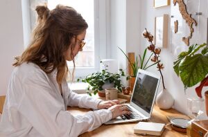 8 side hustles you can easily do from home