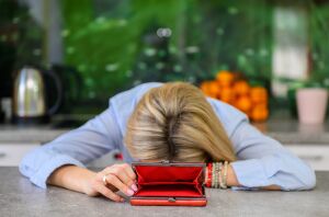 30+ best frugal living tips to help you save money now