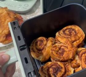 This is how she makes breakfast for dinner using her air fryer on vacation