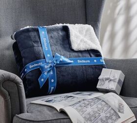 The only holiday gift list you need: 20 useful gifts under $25!