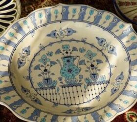 If you have old plates lying around, start repurposing them into these home & garden hacks!