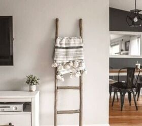 Don't miss her advice on how to decorate the living room on a budget!