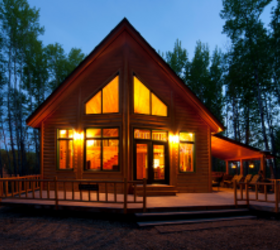 This off-grid tiny house in Canada makes creative use of space