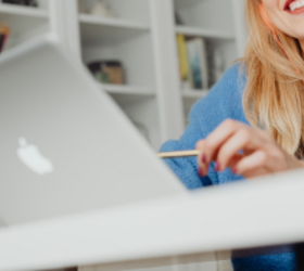 How to balance your online side hustle with a full-time job