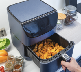 Here’s a quick guide to help you pick the <em>right</em> size air fryer for your lifestyle